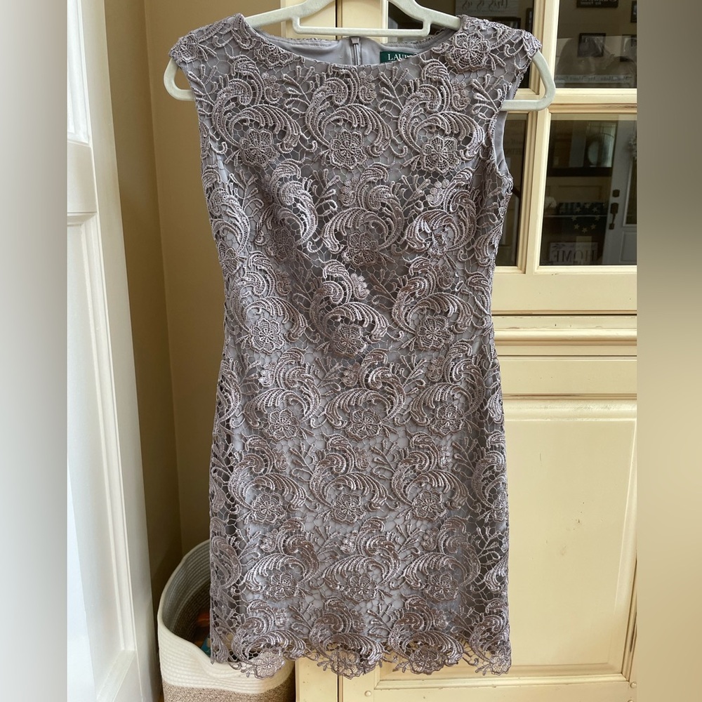 LAUREN RALPH LAUREN Gray Scalloped Lace Sheath Dress-Size 0 Petite-Gorgeous